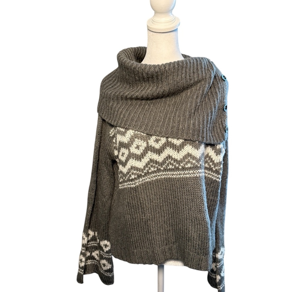 Pink Republic Gray and White Women's Pullover Sweater size small